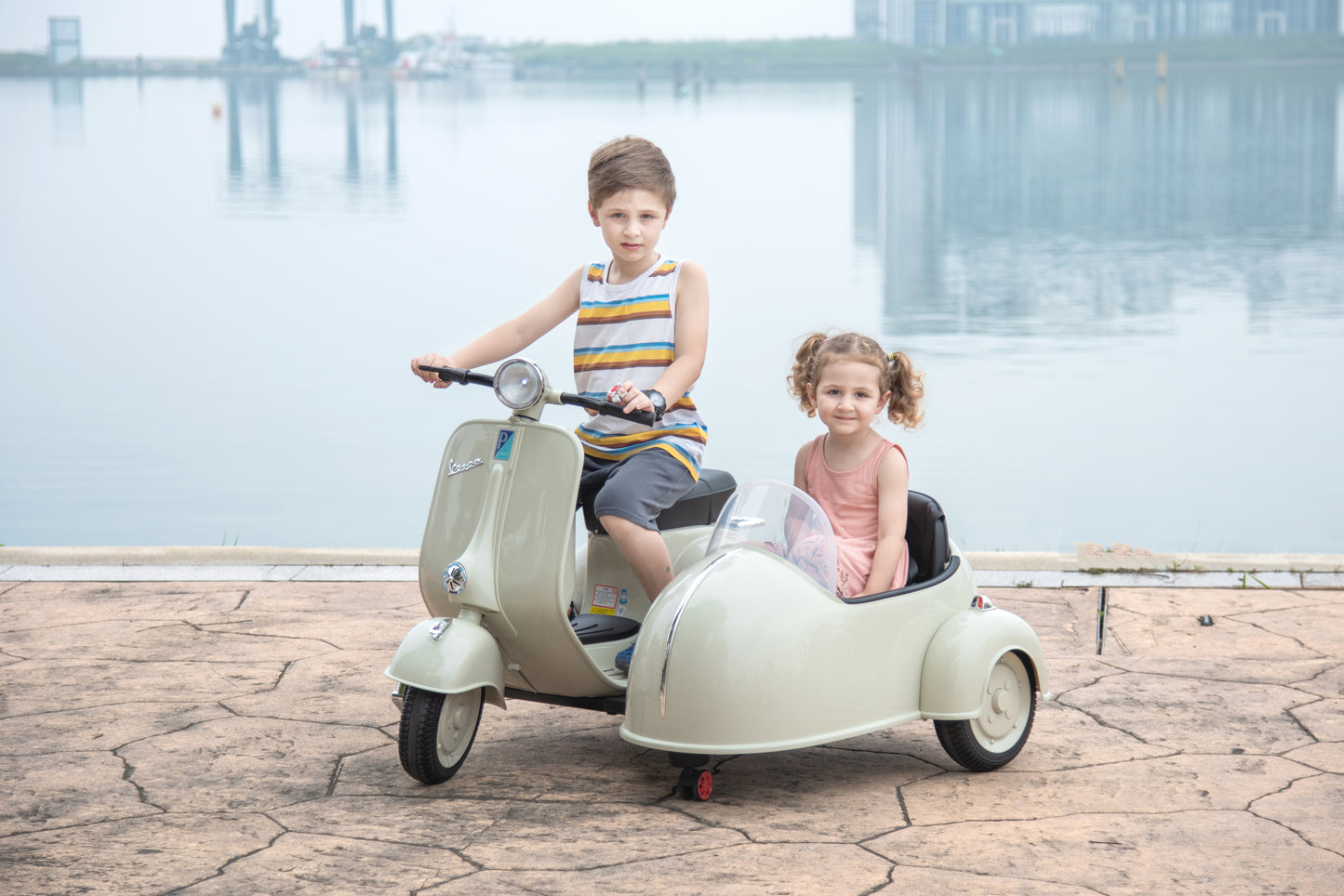 12V LICENSED Vespa Scooter Motorcycle with Side Car for kids, Gray