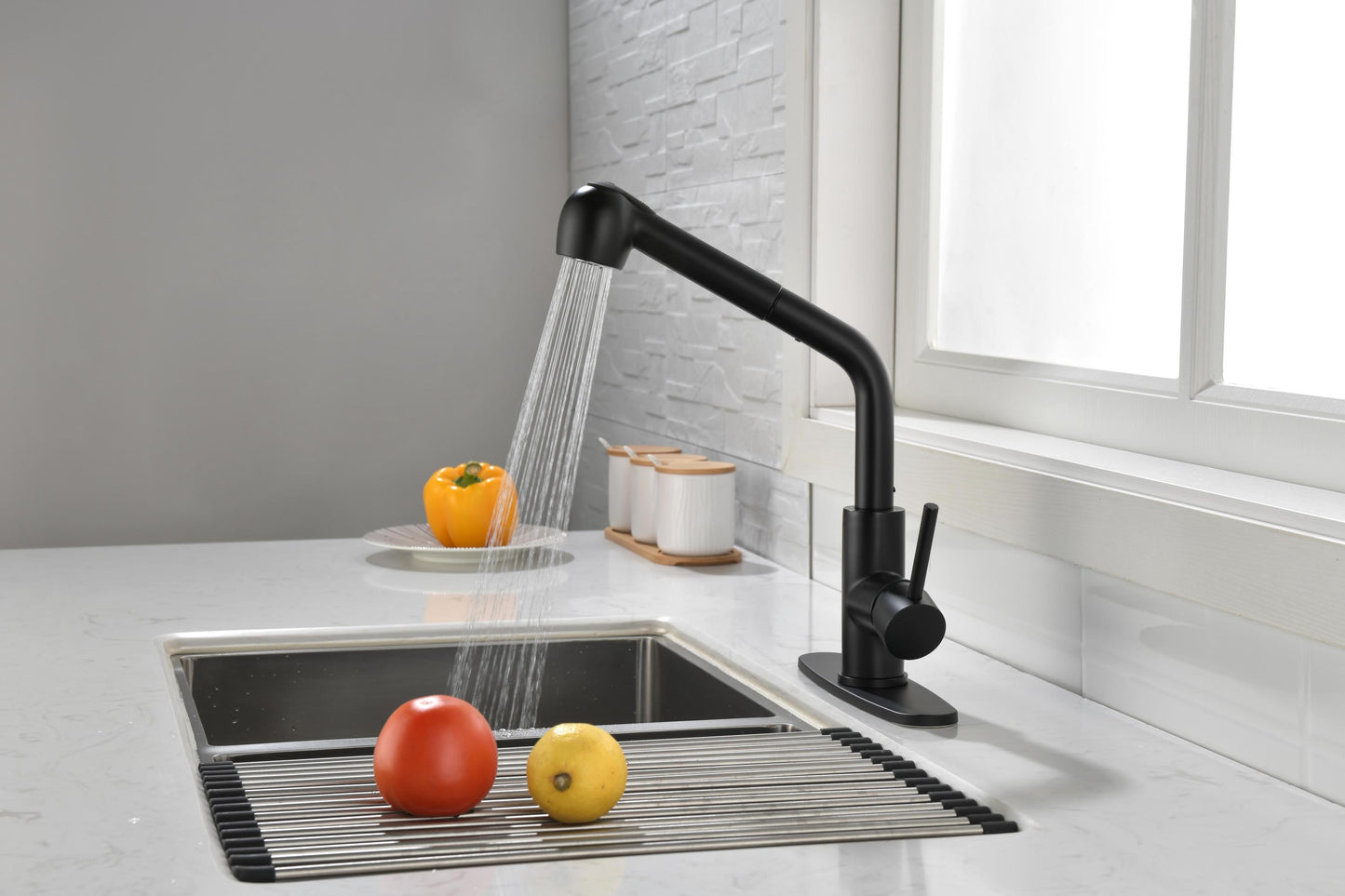 Matte Black Kitchen Faucets with Pull Down Sprayer, Single Handle Kitchen Sink Faucet with Pull Out Sprayer