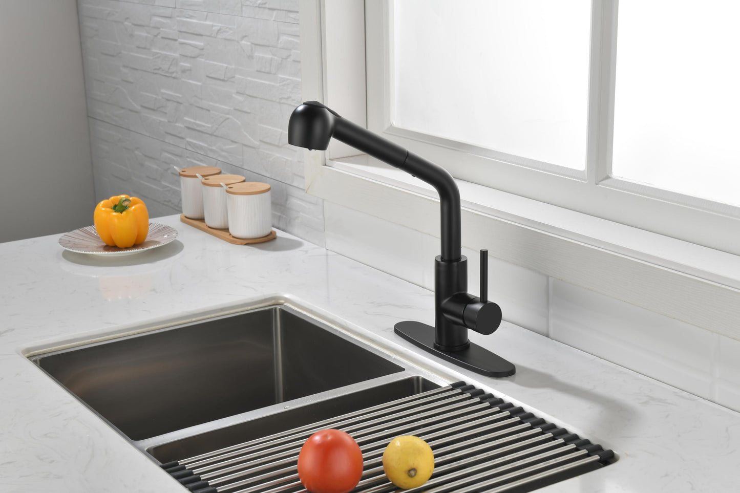 Matte Black Kitchen Faucets with Pull Down Sprayer, Single Handle Kitchen Sink Faucet with Pull Out Sprayer