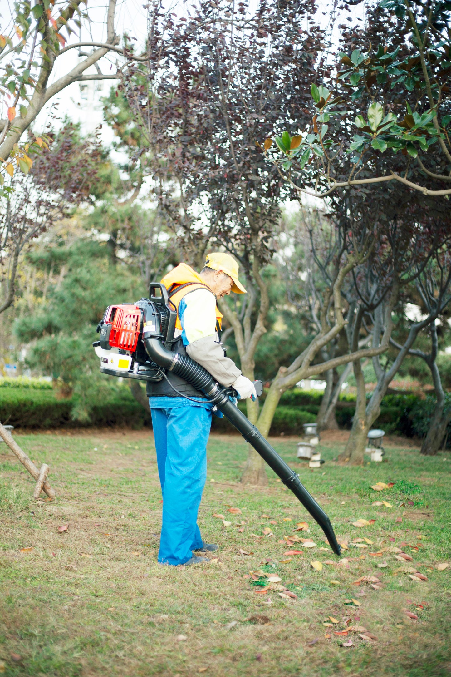 OSAKAPRO 52CC 2-Cycle Gas Backpack Leaf Blower with extention tube