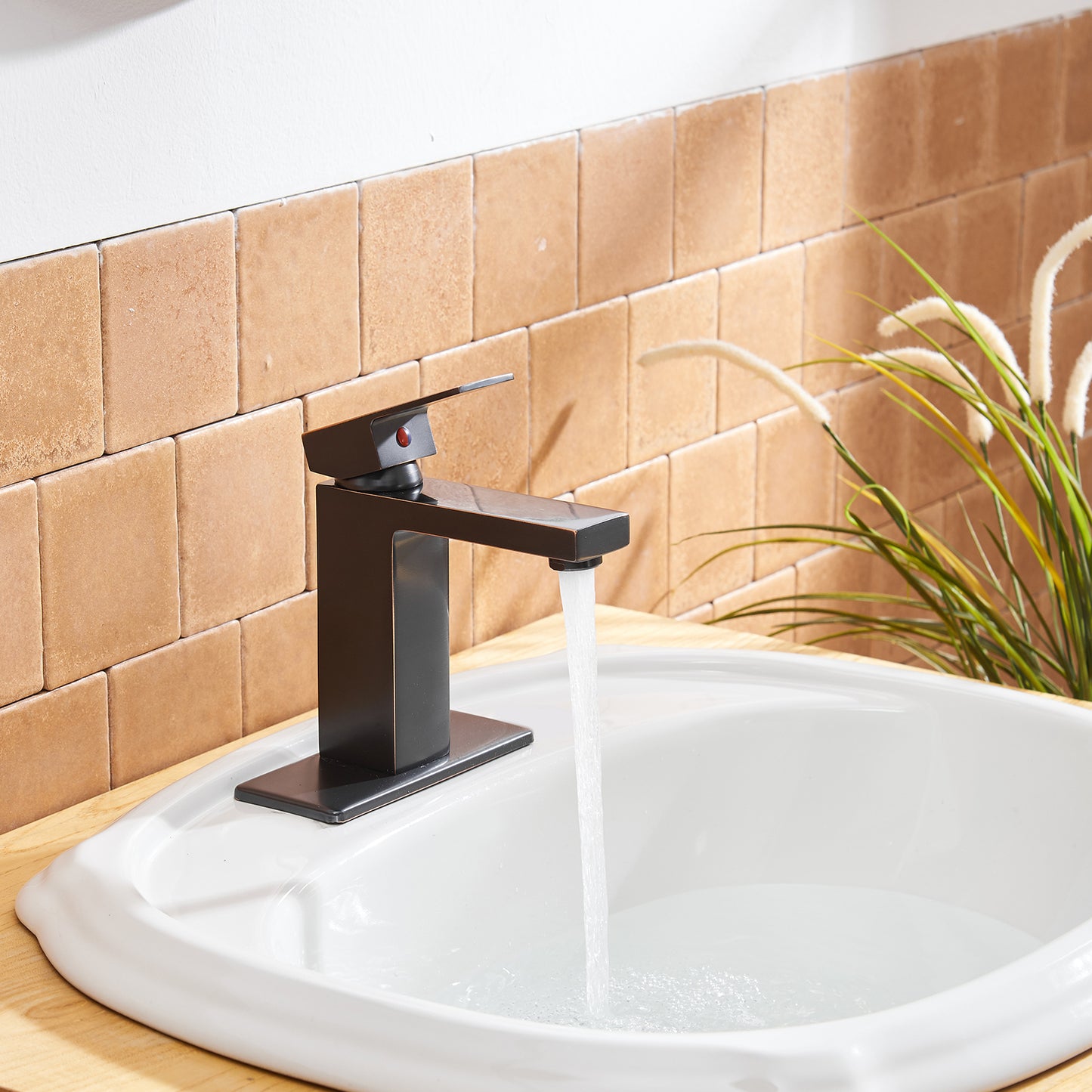 Single-Handle Low-Arc Oil Rubbed Bronze Bathroom Faucet with Easy Installation