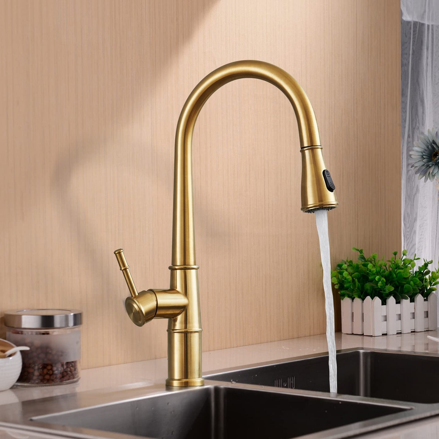 Gold Kitchen Faucet with Pull Down Sprayer, Brushed Gold Kitchen Sink Faucets 1Handle Single Hole Deck Mount High Arc 360 Degree Swivel Pull Out Kitchen Faucets