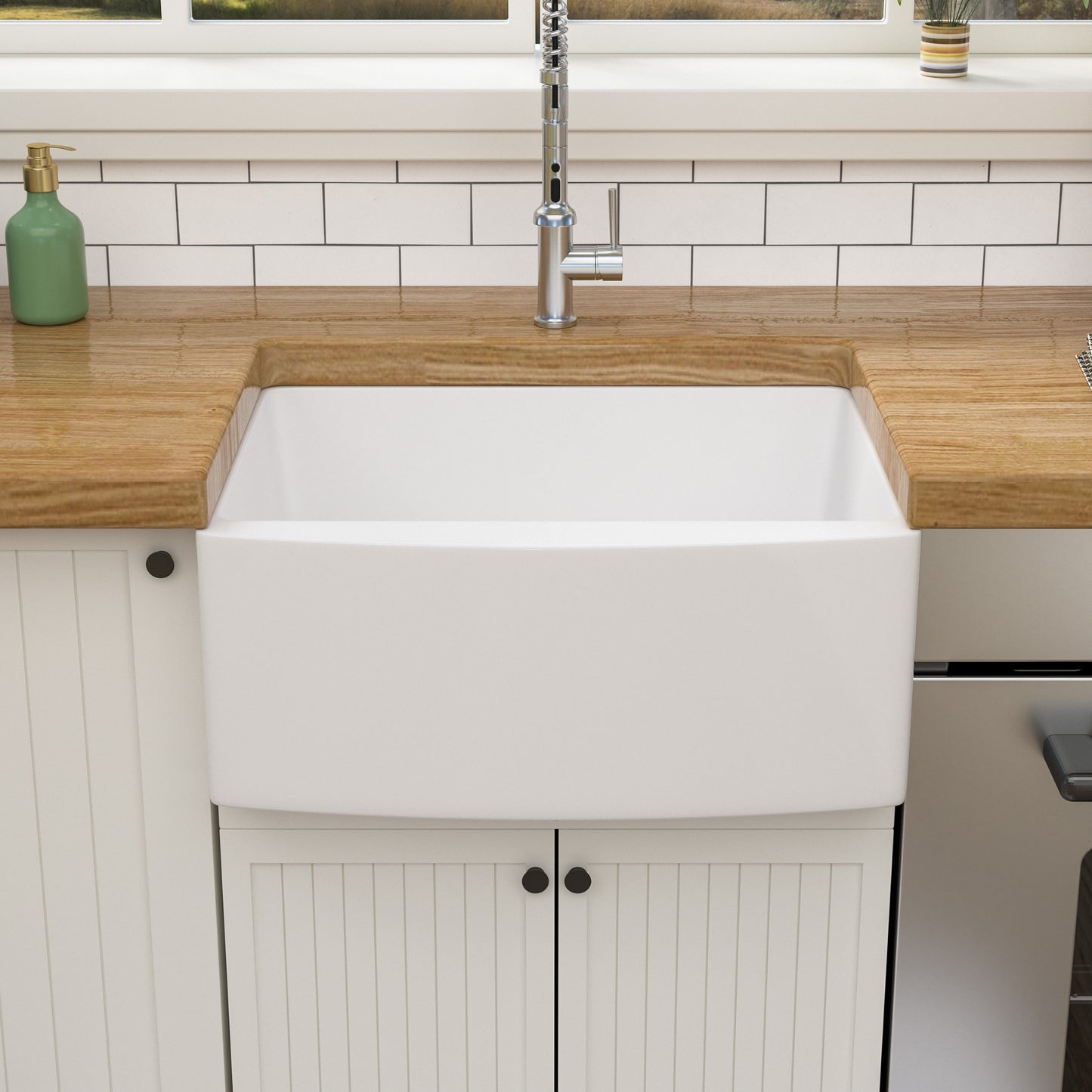 White Ceramic Farmhouse Kitchen Sink - Elegant 24-Inch Single Bowl with Arch Edge Apron