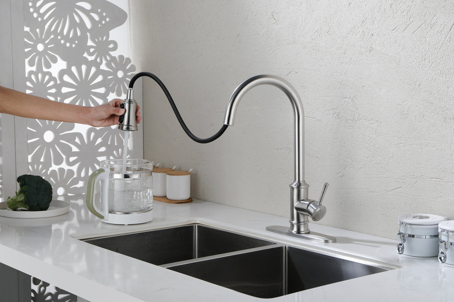 Single Handle High Arc Brushed Nickel Pull Out Kitchen Faucet,
Single Level Stainless Steel Kitchen Sink Faucets with 
Pull Down Sprayer