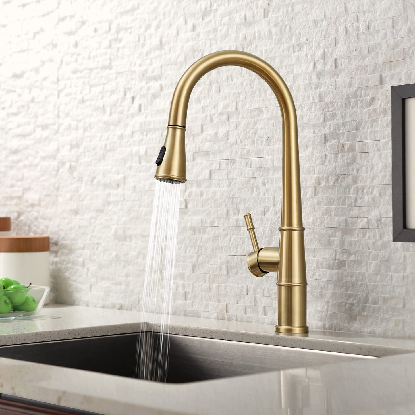 Gold Kitchen Faucet with Pull Down Sprayer, Brushed Gold Kitchen Sink Faucets 1Handle Single Hole Deck Mount High Arc 360 Degree Swivel Pull Out Kitchen Faucets