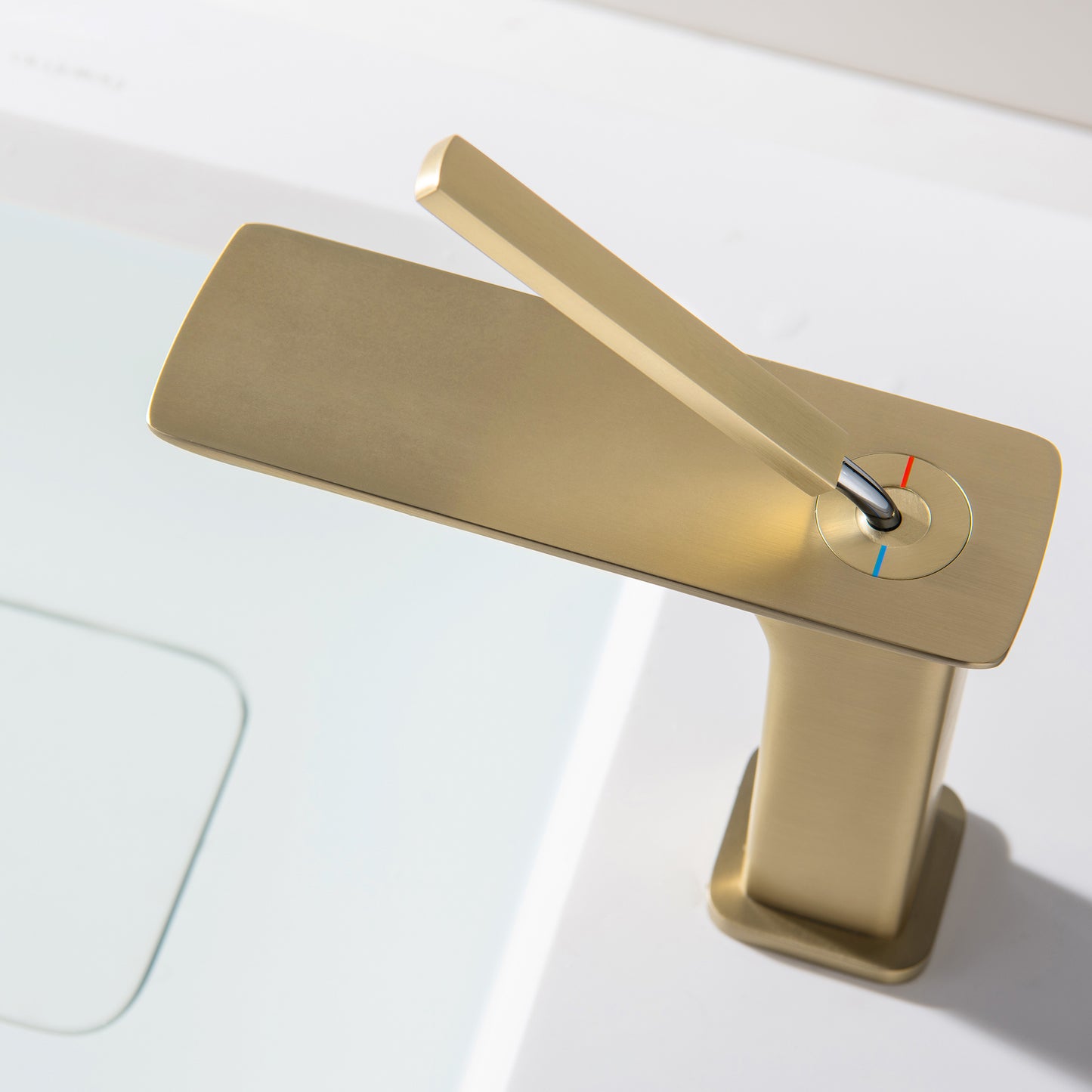 Modern Brushed Gold Bathroom Sink Faucet with Single-Handle