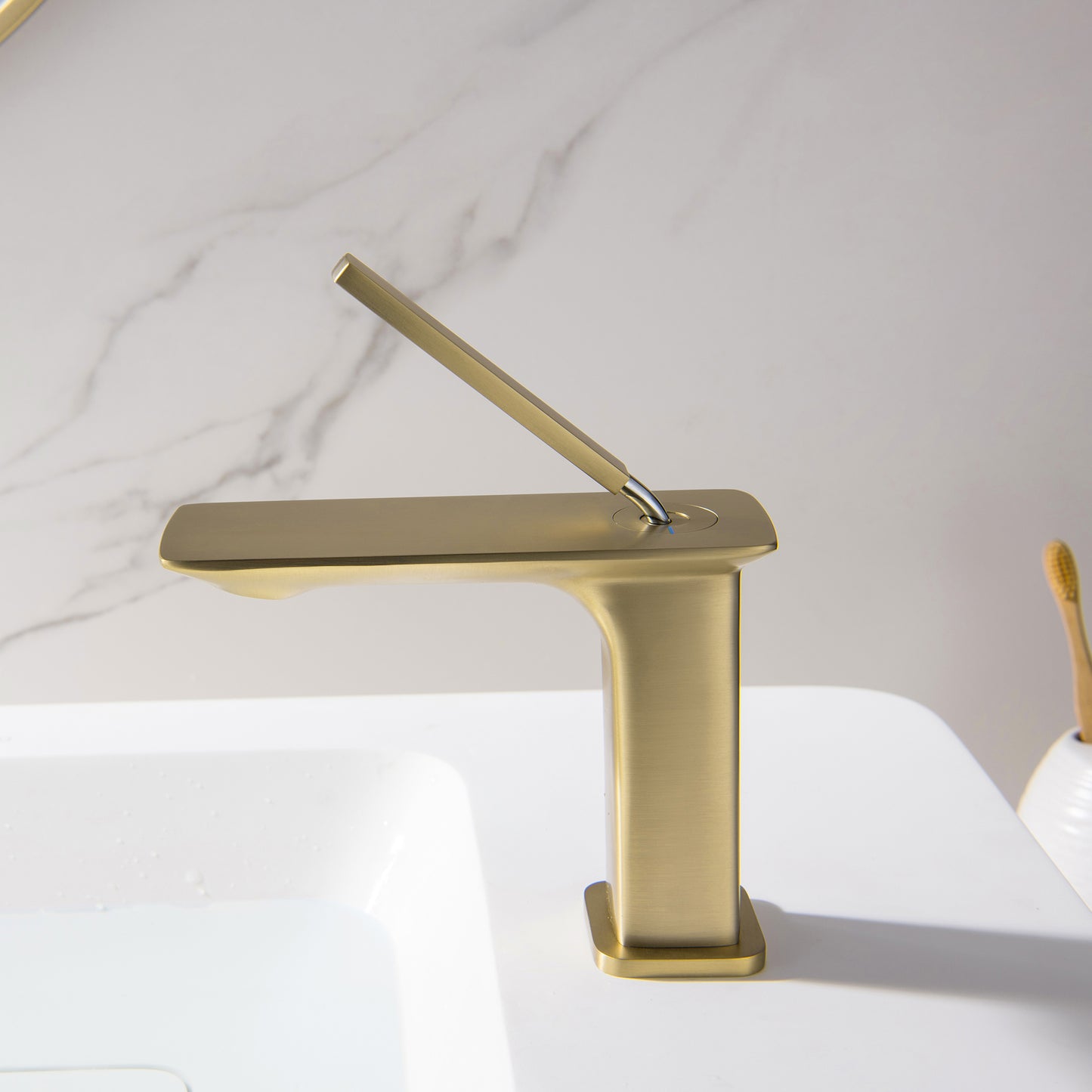 Modern Brushed Gold Bathroom Sink Faucet with Single-Handle