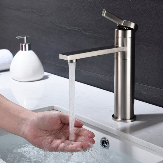 Single Hole Bathroom Faucet with Easy Single-Handle Operation